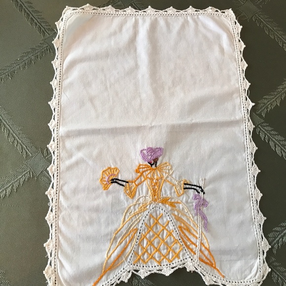 Vintage Embroidered Linens - Picture 2 of 7